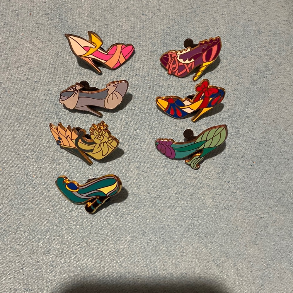 Disney princess trading pins set of 7